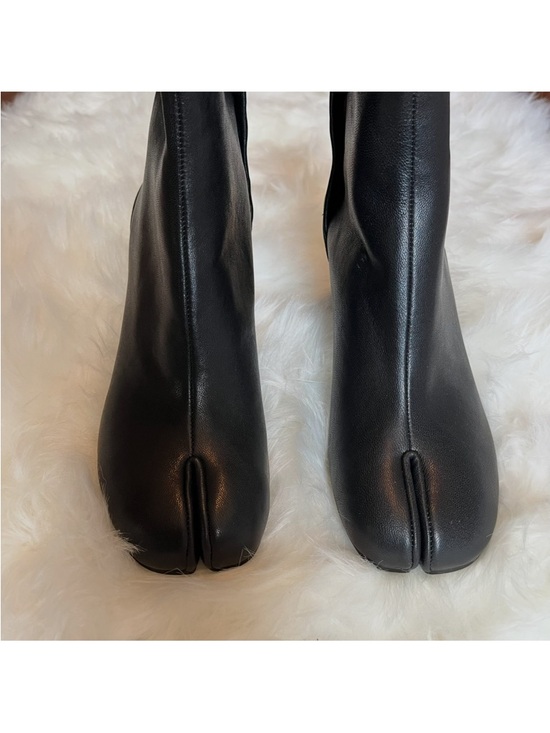 Maison Martin Margiela Shoes - Maison Martin Margiela Tabis boot Black Split-Toe Leather Ankle Boots size 8